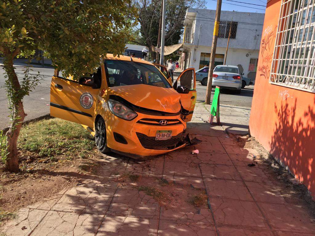 La unidad no respetó la preferencia de la avenida Guerrero, y se impactó contra un automóvil Hyundai i-10 de color amarillo de la base Radio Taxis Comarca Lagunera.

(EL SIGLO DE TORREÓN)