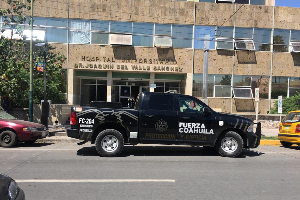 Dos sujetos que portaban armas de fuego asaltaron el área de cajas del Hospital Universitario de la ciudad de Torreón, se llevaron dinero en efectivo. (EL SIGLO DE TORREÓN)