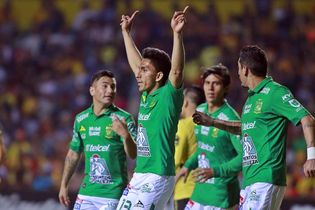 El ecuatoriano Ángel Mena se destapó con dos goles en el marcador ante Monarcas. (Jam Media)