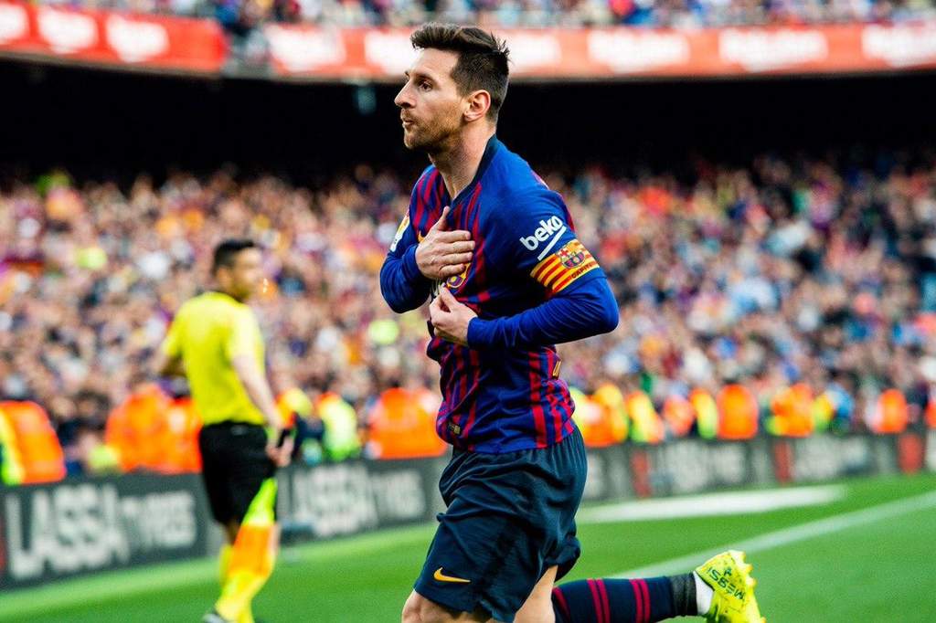El argentino Lionel Messi marcó un doblete para que Barcelona se quedara con el derbi catalán ante Espanyol. (Especial)
