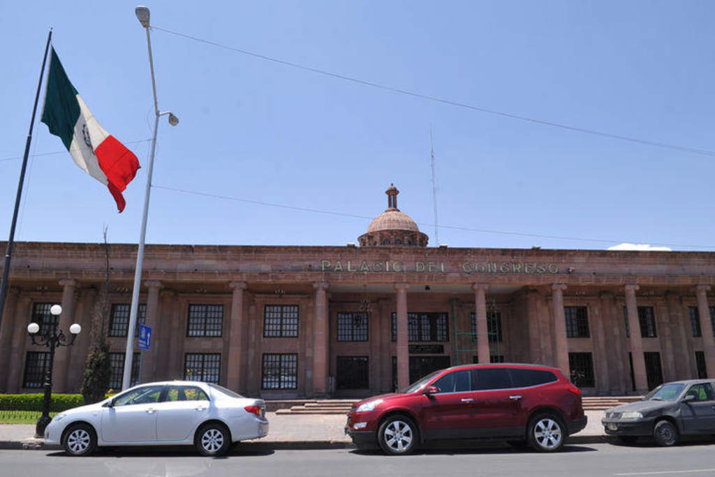 El líder del Congreso Local, Marcelo Torres Cofiño, indicó que la Secretaría de Finanzas no ha informado la causa del crecimiento de la deuda bancaria de Coahuila. 