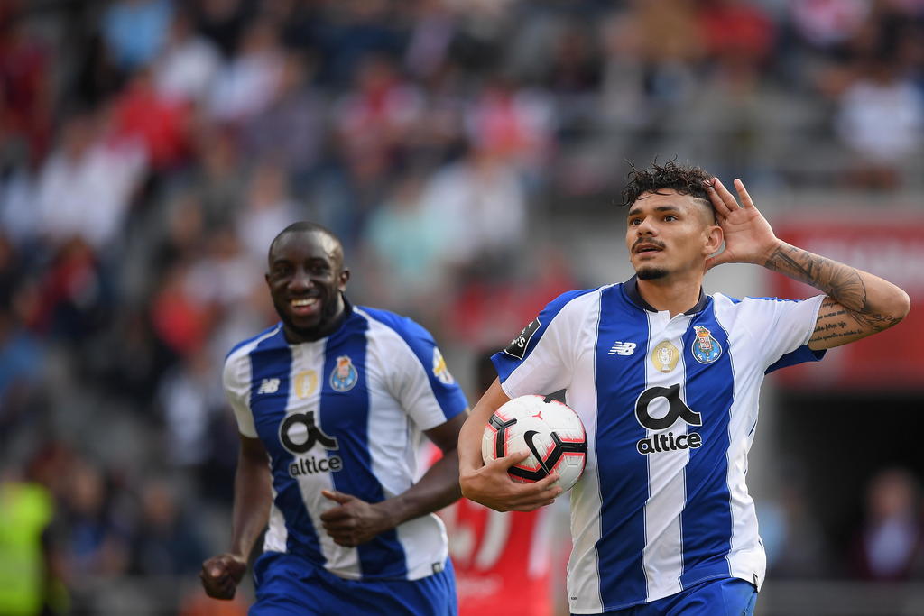 Tiquinho Soares marcó dos tantos en el duelo de ayer.