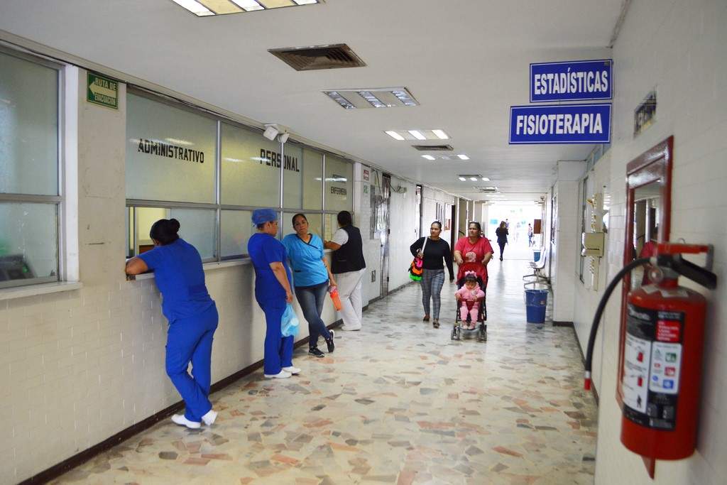 Habrá mayor vigilancia propia y con elementos preventivos en los accesos del Hospital Universitario de Torreón.