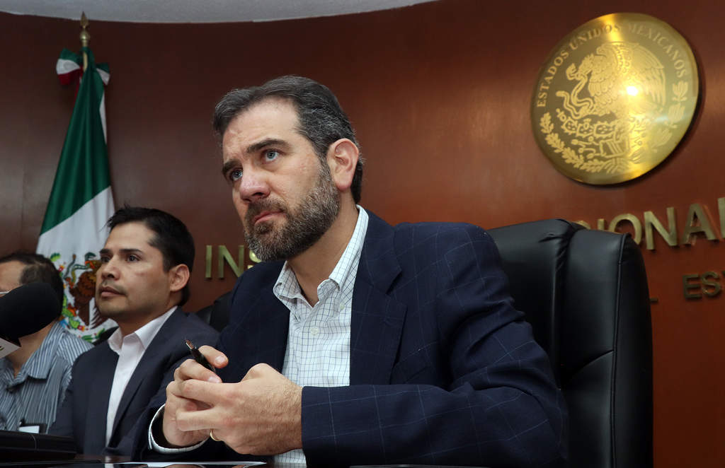  Lorenzo Córdova demandó a gobiernos y a actores políticos no usar recursos públicos o programas sociales para presionar a los 13.6 millones de ciudadanos que el 2 de junio irán a las urnas. (ARCHIVO)