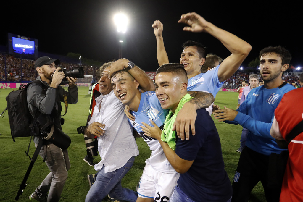 Renzo Sarabia, del Racing, en festejo durante el juego de la Fecha 24 de la Superliga de Argentina en el estadio Jose Dellagiovanna.