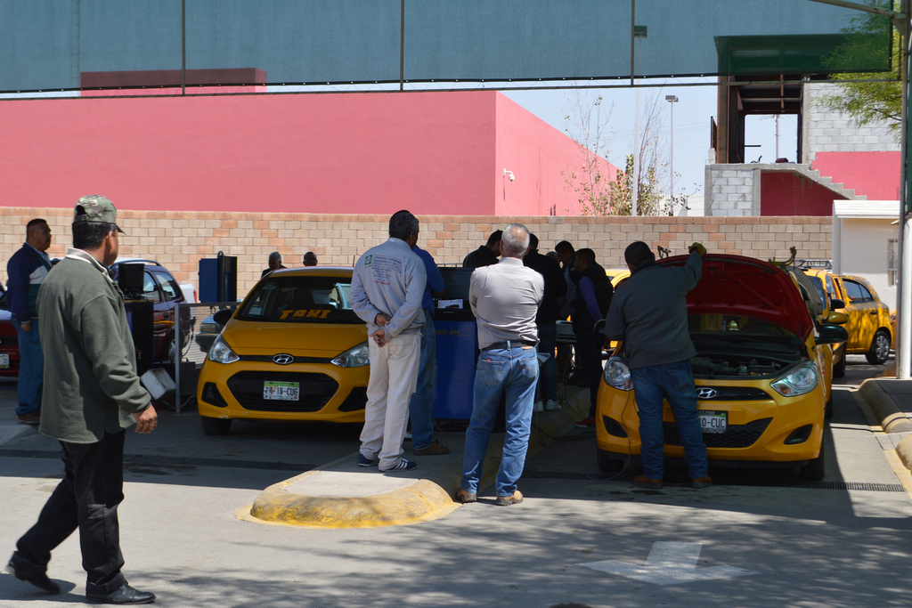 El Centro de Verificación Vehicular de Torreón extenderá su horario de cierre de las 15:00 a las 21:00 horas desde el 8 de abril. (ARCHIVO)