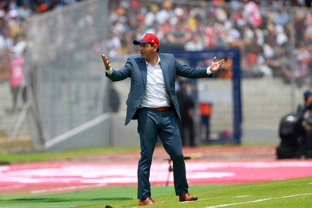 Guadalajara dio a conocer la salida del paraguayo José Saturnino Cardozo como técnico del primer equipo