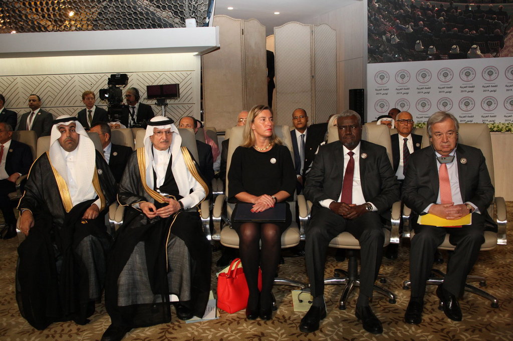 La cumbre anual de la Liga Árabe arrancó ayer en Túnez con la mitad de sus 22 líderes ausentes. (EFE)