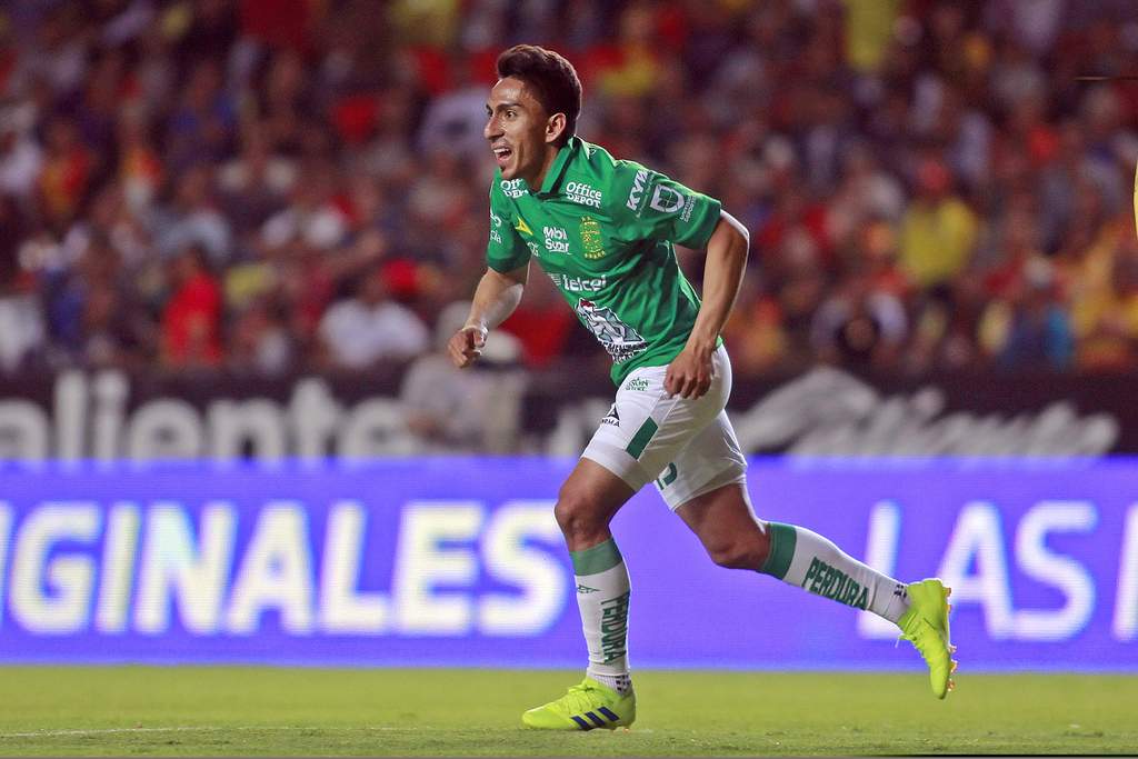 Héroe. Ángel Mena marcó dos goles en la victoria del León 3-2 sobre Monarcas Morelia. (Jam Media)