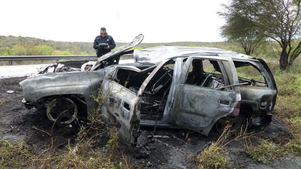 El accidente se registró en el kilómetro 62 de la carretera federal 57 tramo Monclova-Sabinas, a la altura de la llamada Cuesta de Infante a pocos kilómetros de este último municipio. (EL SIGLO COAHUILA)
