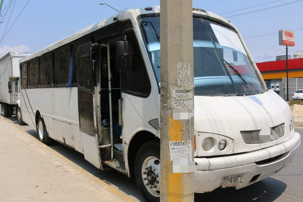 Los migrantes, 181 adultos y 157 menores, entre hondureños, guatemaltecos, salvadoreños, nicaragüenses además de un cubano, eran transportados en cinco autobuses de pasajeros, señaló la FGR. (ARCHIVO)
