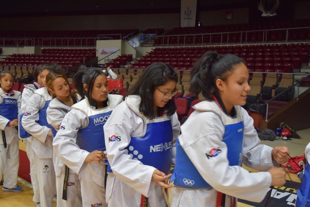 Deportistas lerdenses destacan en taekwondo y acudirán a participar en la Olimpiada Nacional. (EL SIGLO DE TORREÓN)