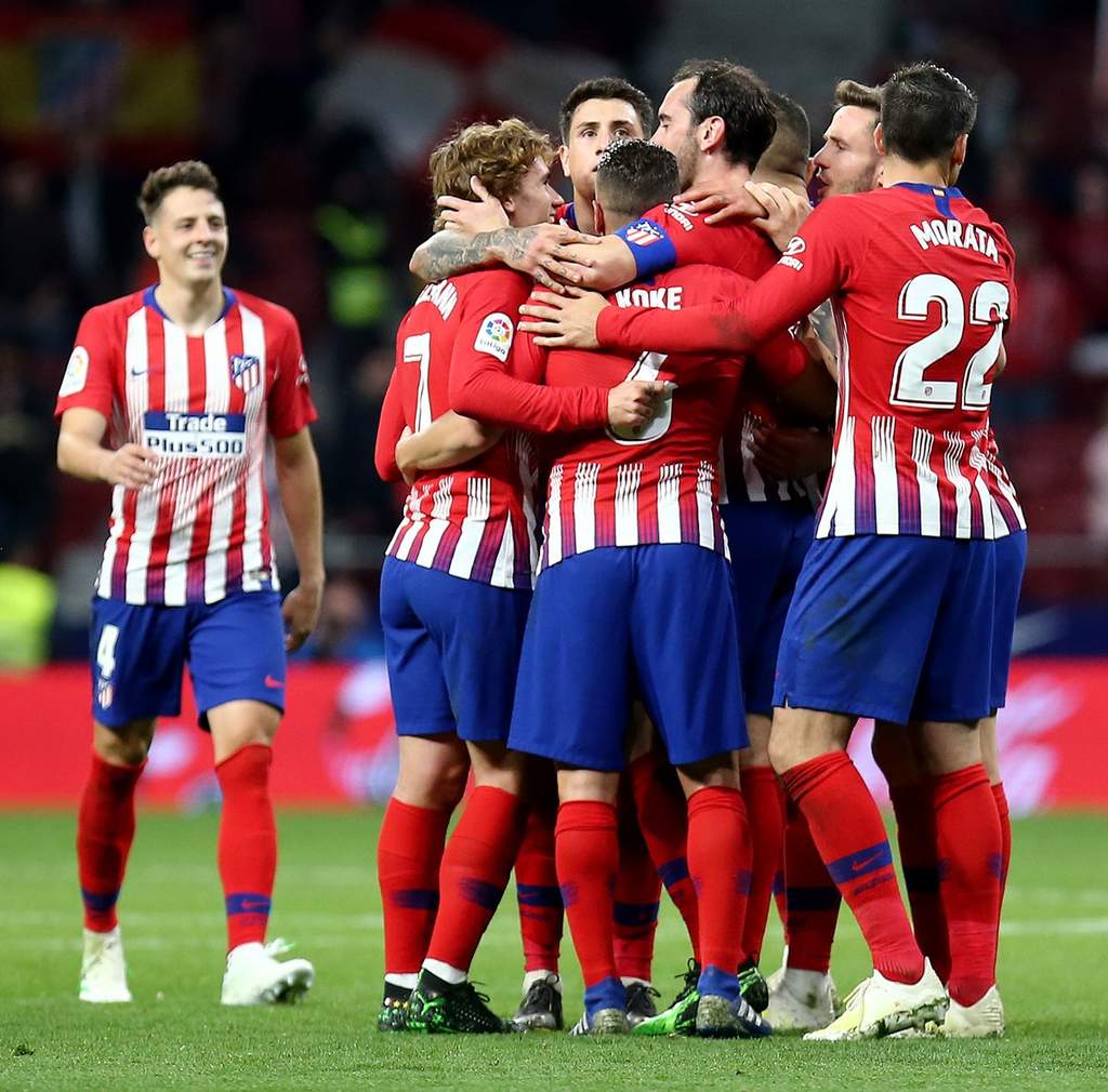 La victoria dejó al Atlético, segundo en la clasificación, a siete puntos del líder Barcelona, que enfrenta al colista Villarreal. (Especial)