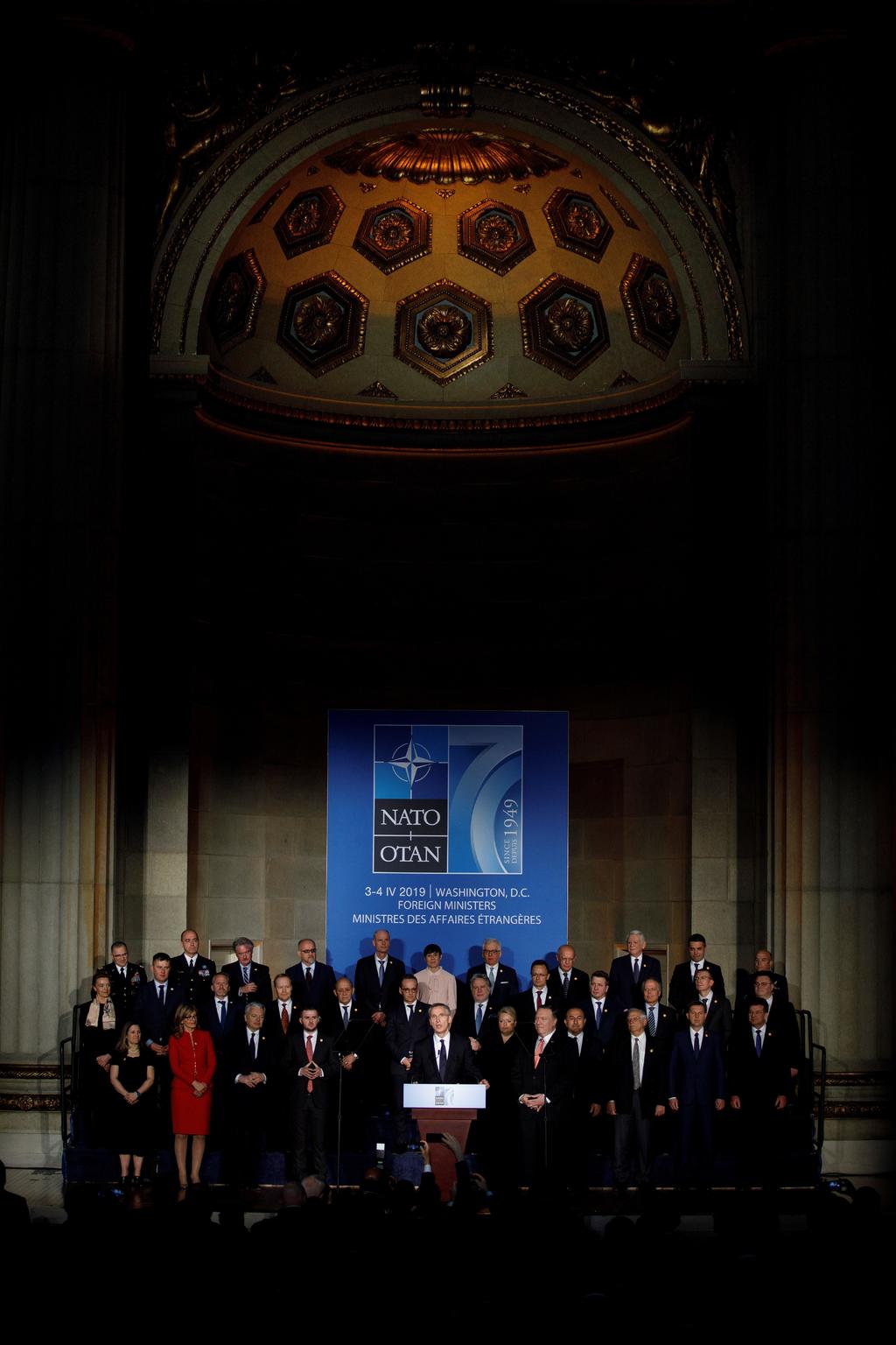 El secretario general de la OTAN, Jens Stoltenberg, dio un discurso el auditorio Andrew Mellon, en Washington. (EFE)