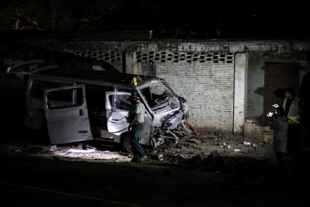 Un automóvil con 'artefacto casero' en su interior, explotó frente a la comandancia del grupo de autodefensa de la Unión de Pueblos y Organizaciones del Estado de Guerrero (UPOEG), en la comunidad de Xaltianguis, en la zona rural de Acapulco. (EFE)