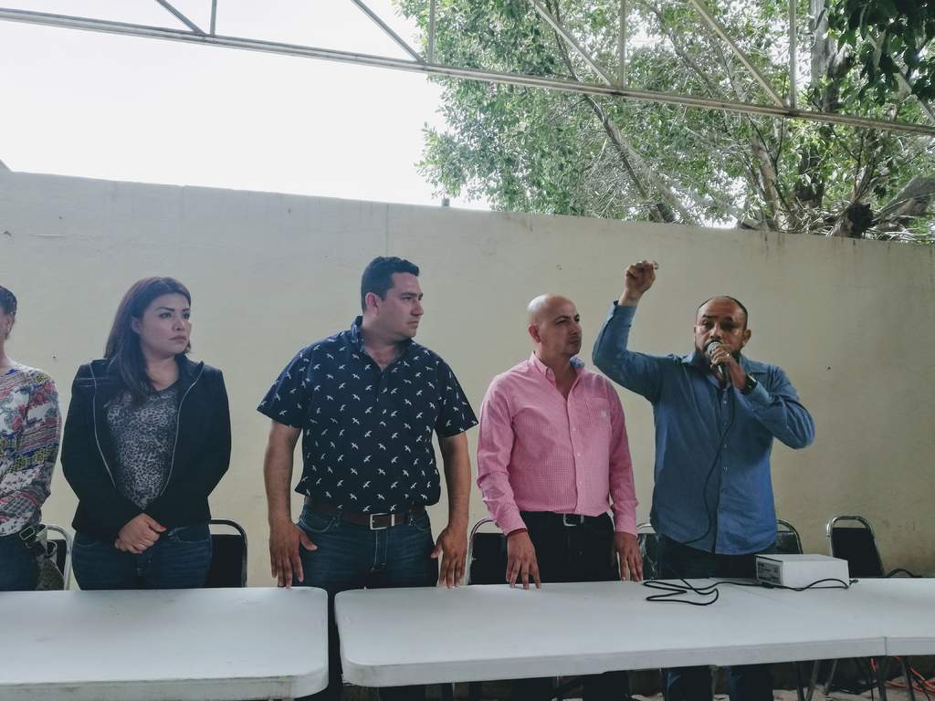  Raúl Meraz acusó a Benítez de no respetar el acuerdo de construir la planilla con el consenso e integración de los sectores campesino y popular, y de imponer su decisión. (EL SIGLO DE TORREÓN) 