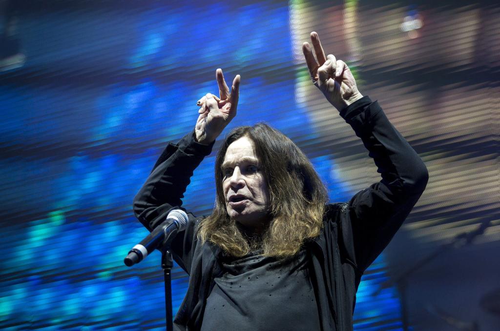 Debido a esto, el compositor y vocalista de Black Sabbath, quien también se recupera de un reciente ataque de neumonía, deberá permanecer bajo supervisión médica. (ARCHIVO)