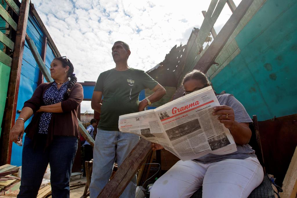 Diarios cubanos bajan páginas a falta de papel