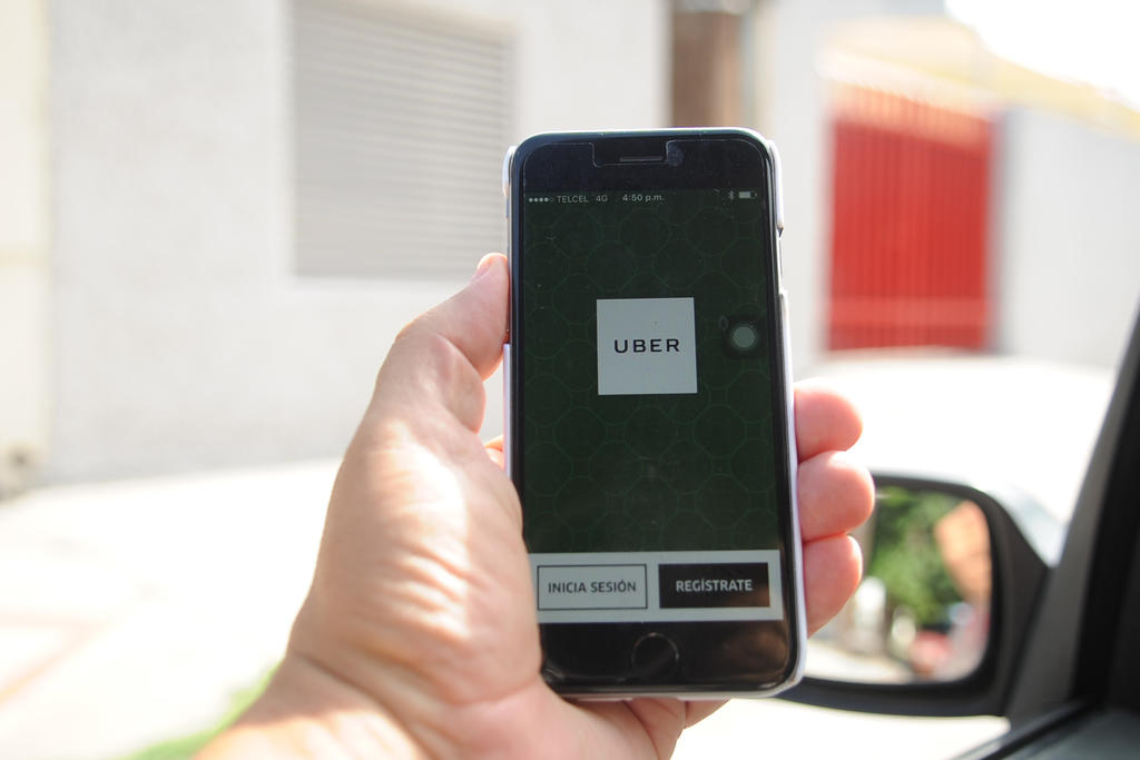 Uber comenzó a operar en La Laguna de Durango y autoridades implementaron operativos en su contra. (ARCHIVO) 