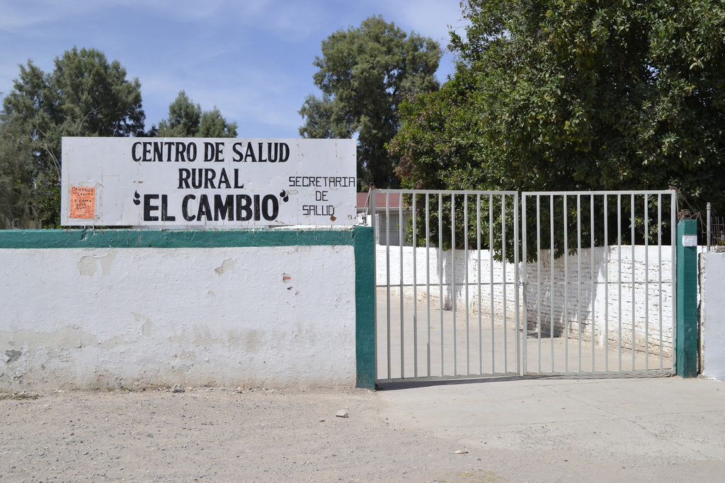 Centro de Salud del ejido El Cambio no tiene doctor desde hace un año; ciudadanos amenazan con cerrarlo, en protesta.