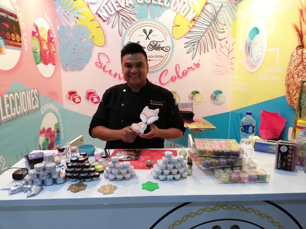 “El género se hace un lado y la gente lo que busca es el talento y que la persona haga cosas novedosas”, comentó Hugo Fernández, joven diseñador de pasteles de la Ciudad de México. (ARCHIVO)