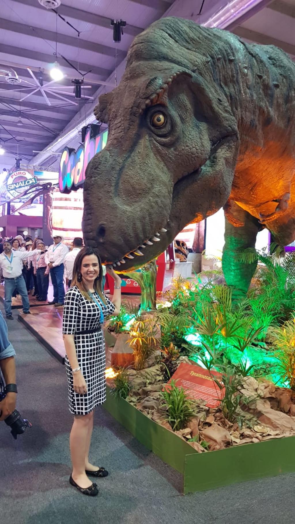 Guadalupe Oyervides, Secretaria de Turismo de Coahuila en el stand de Turismo en el Tianguis en Acapulco. (EL SIGLO COAHUILA)