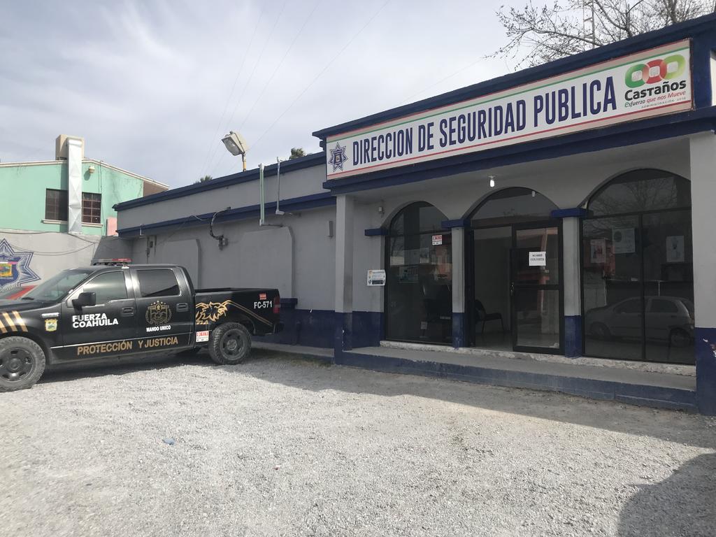 Rigoberto García, policía de Seguridad Pública Municipal de Castaños, de 33 años de edad, pudo sobrevivir al primer accidente vehicular, pero momentos después murió en un segundo percance automovilístico. (ARCHIVO)