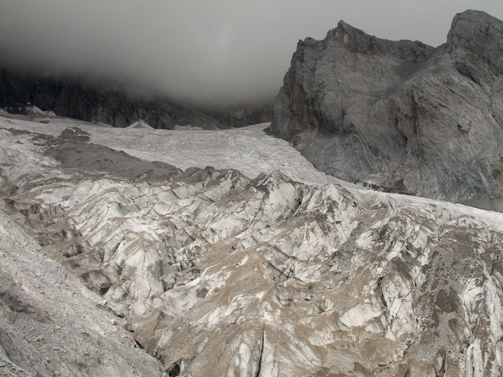 Esta fotografía de archivo del 22 de septiembre de 2018 muestra el Glaciar Baishui No. 1 en la provincia sureña de Yunnan, en China. (AP)