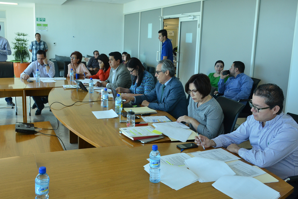 La reunión de la Comisión de Hacienda, Patrimonio y Cuenta Pública se realizó en las instalaciones de la presidencia municipal. (FERNANDO COMPEÁN)