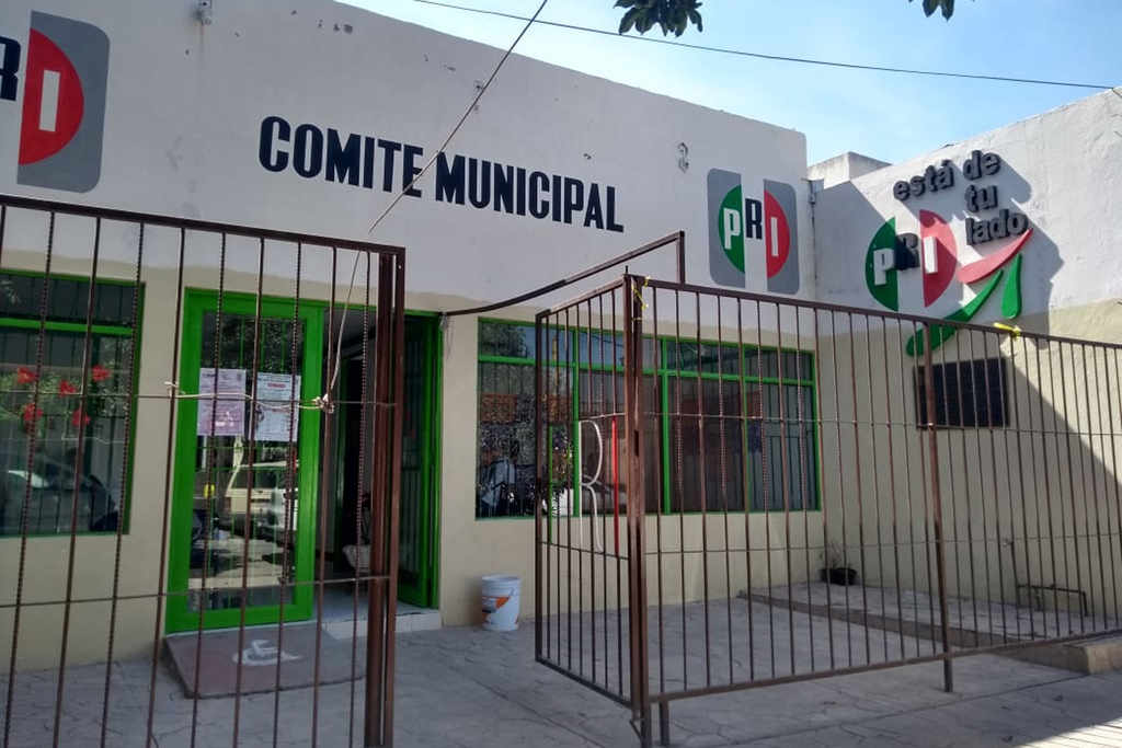 La alcaldesa de Lerdo, María Luisa González Achem, dijo que ella no ha abandonado las filas del PRI y que sigue trabajando. (EL SIGLO DE TORREÓN)