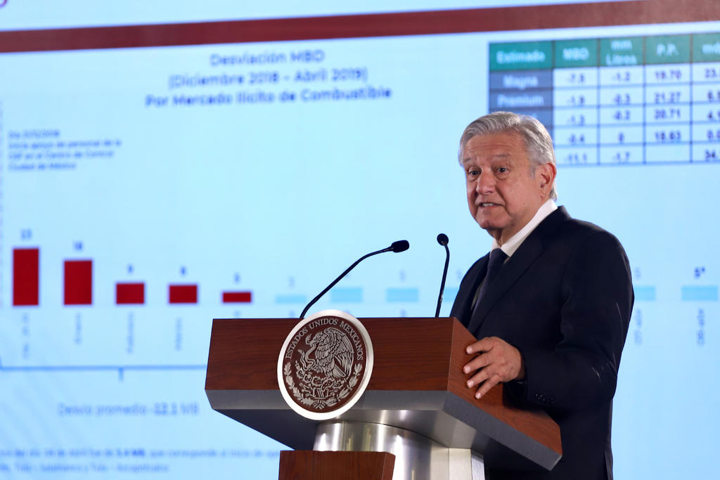 Asimismo, López Obrador indicó que el próximo lunes dará a conocer en cuánto vende Pemex la gasolina a los concesionarios, a quienes pidió obtener una 'utilidad razonada' para no abusar de los consumidores. (EL UNIVERSAL)