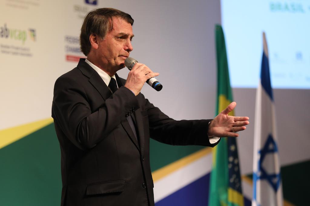 El sondeo también relevó que 30 por ciento de los encuestados evaluó de malo a pésimo al gobierno de Jair Bolsonaro. (EFE)