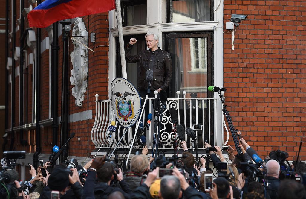 Julian Assange, fundador de WikiLeaks, fue arrestado este jueves en la embajada de Ecuador en Londres tras pasar casi siete años encerrado eludiendo la Justicia y dedicado a promover la labor de su portal de revelación de secretos oficiales. (ARCHIVO)