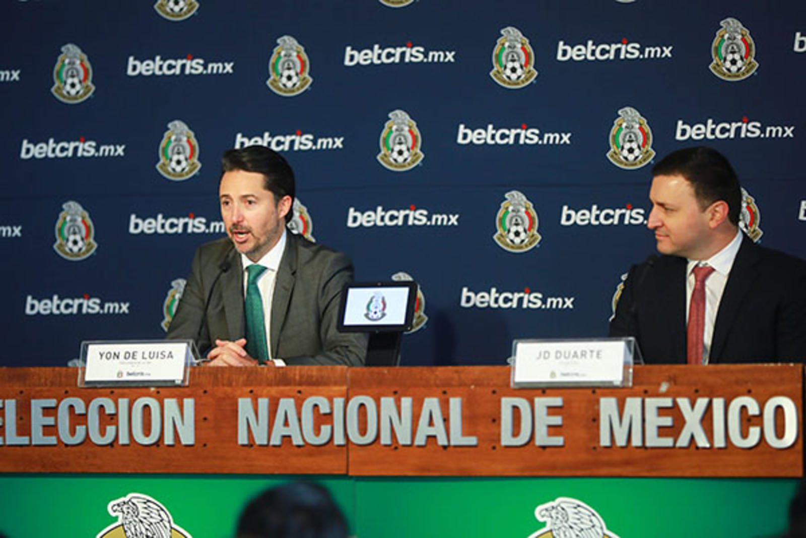 Este jueves, la FMF firmó el convenio de patrocinio con una empresa de apuestas deportivas con la Selección Mexicana, la cual se alista en su camino al Mundial de Qatar 2022. (Especial)