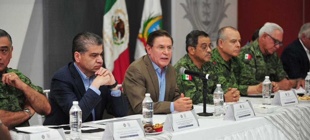  El gobernador de Durango reiteró que se sigue trabajando coordinadamente con Miguel Riquelme para combatir los delitos en esta zona. (ESPECIAL) 
