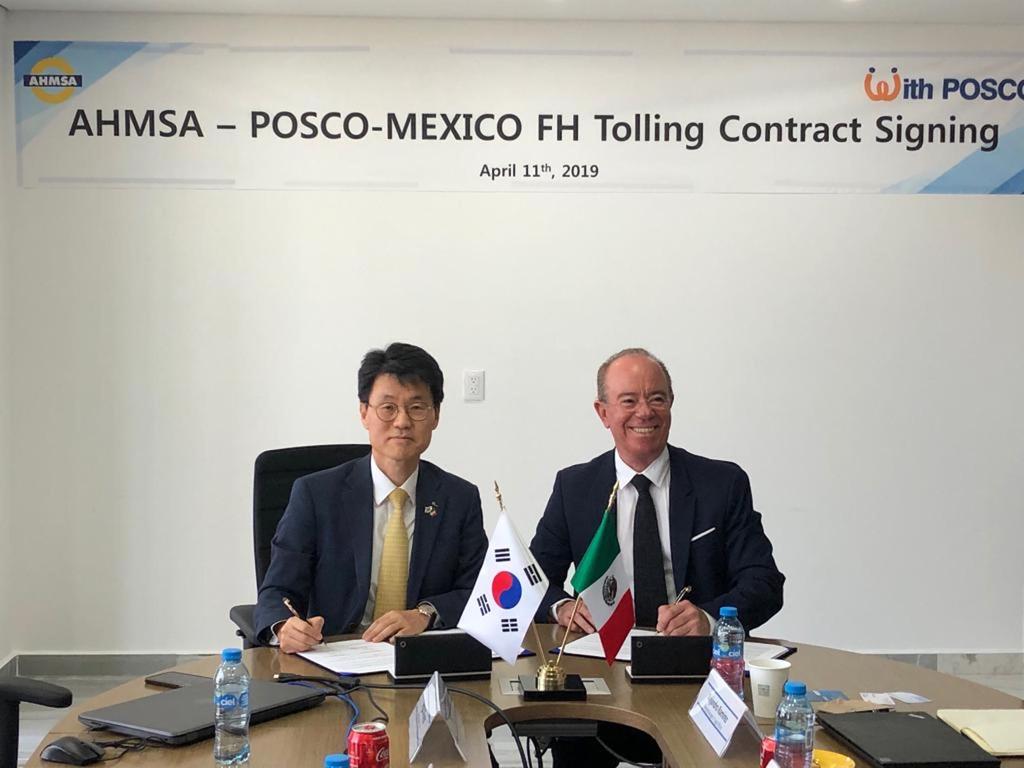 Luis Zamudio Miechielsen, Director General de Altos Hornos, y el Presidente de POSCO México, Byung-Hwi Kim, formaron el acuerdo para que la empresa extranjera galvanice lámina de acero de AHMSA. (EL SIGLO DE TORREÓN)