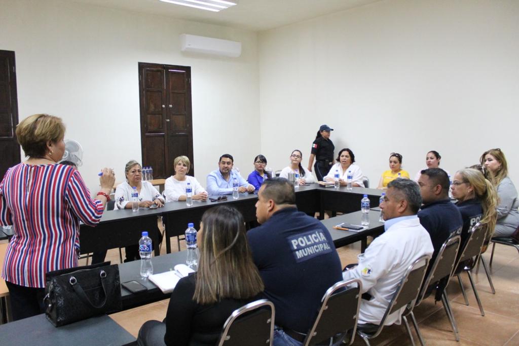 La alcaldesa Yolanda Cantú Moncada informó que está trabajando en diferentes frentes para garantizar la tranquilidad de los habitantes de Cuatrociénegas. (ESPECIAL)
