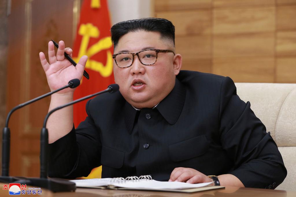 En su alocución, Kim criticó a Washington por hacer demandas unilaterales durante la cumbre bilateral que mantuvieron en Hanói en febrero, pero afirmó que su relación con Trump sigue siendo buena y que está dispuesto a volver a la mesa de negociación. (ARCHIVO)
