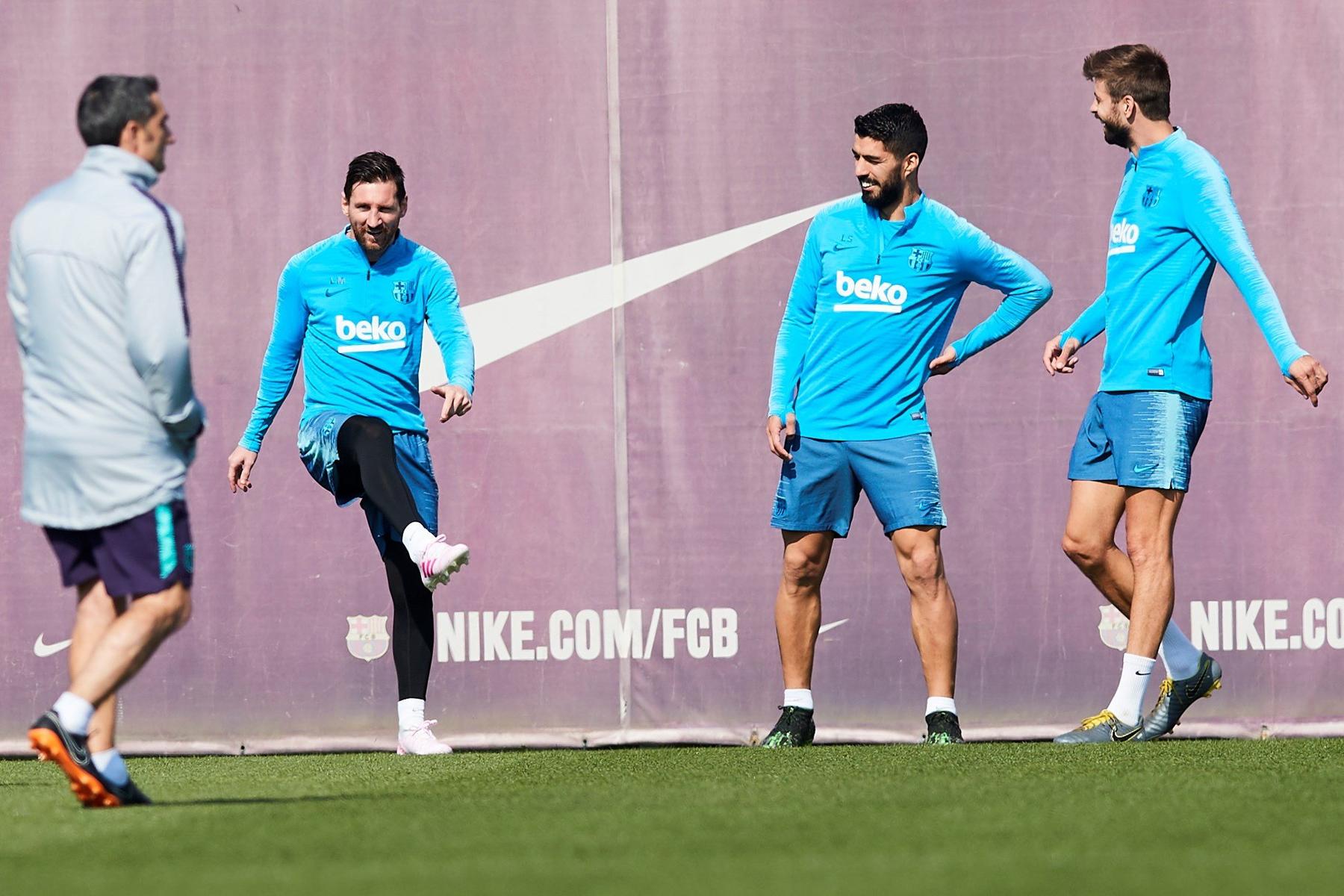 Messi y el centrocampista Sergio Busquets no fueron incluidos en la convocatoria del técnico Ernesto Valverde para la visita al colista Huesca hoy.