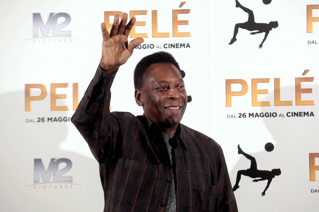 Pelé, de 78 años y quien sólo tiene un riñón desde la década de los 70, fue sometido a unos análisis médicos en la noche del viernes que confirmaron la necesidad de intervenirlo quirúrgicamente. (ARCHIVO)
