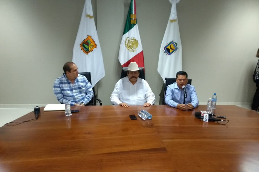 El gobernador Miguel Riquelme Solís, entregó la presea 'Familia Fuerte 2019' a 15 familias de la entidad.