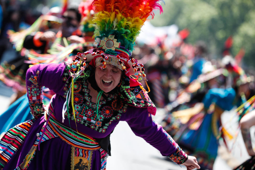 Cultura. Actualmente la etnia mapuche capta la atención de los turistas, por lo cual pasó de la extrema pobreza en la que vivían a ser valorados por sus creencias y tradiciones.