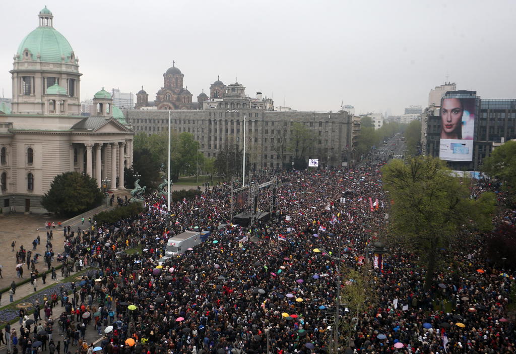 Las autoridades de Serbia aseguran que la oposición quiere tomar el poder en las calles, sin elecciones.