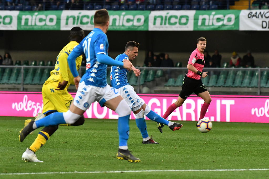 El primer doblete italiano del defensa senegalés Kalidou Koulibaly y un gol del polaco Arkadiusz Milik permitieron al Nápoles reencontrarse con la victoria.