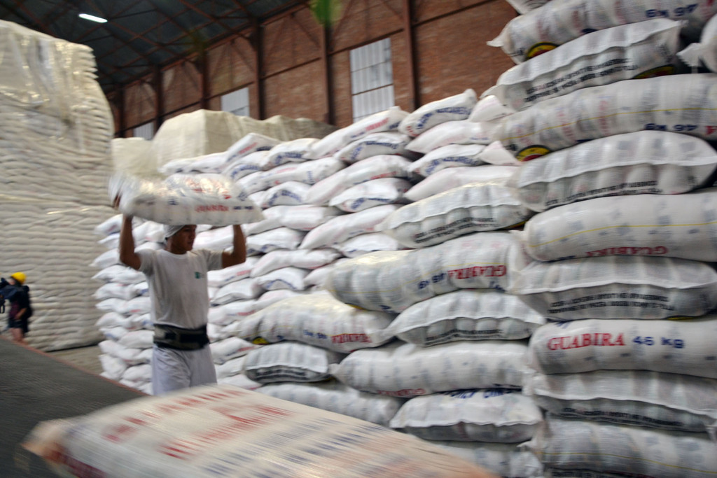 Sader propuso a los productores usar los excedentes de azúcar en México para la producción de etanol. (ARCHIVO)