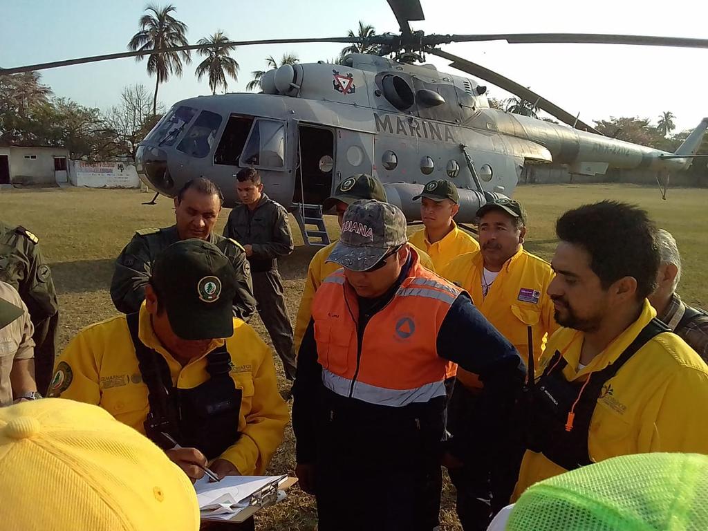 Un incendio forestal que ha consumido más de 800 hectáreas de selva caducifolia en la zona norte de Veracruz, comenzó a ser sofocado con dos helicópteros de la Secretaría de Marina-Armada de México y de la Comisión Nacional del Agua. (TWITTER)