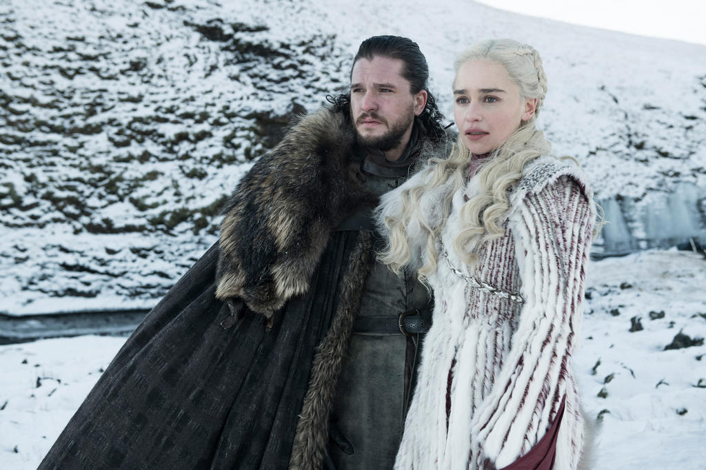 El primer episodio de la octava temporada, titulado 'Winterfell', se abrió con el gélido recibimiento que el Norte da al ejército de Daenerys y la desconfianza que muestra Sansa hacia la madre de Dragones. (ESPECIAL)