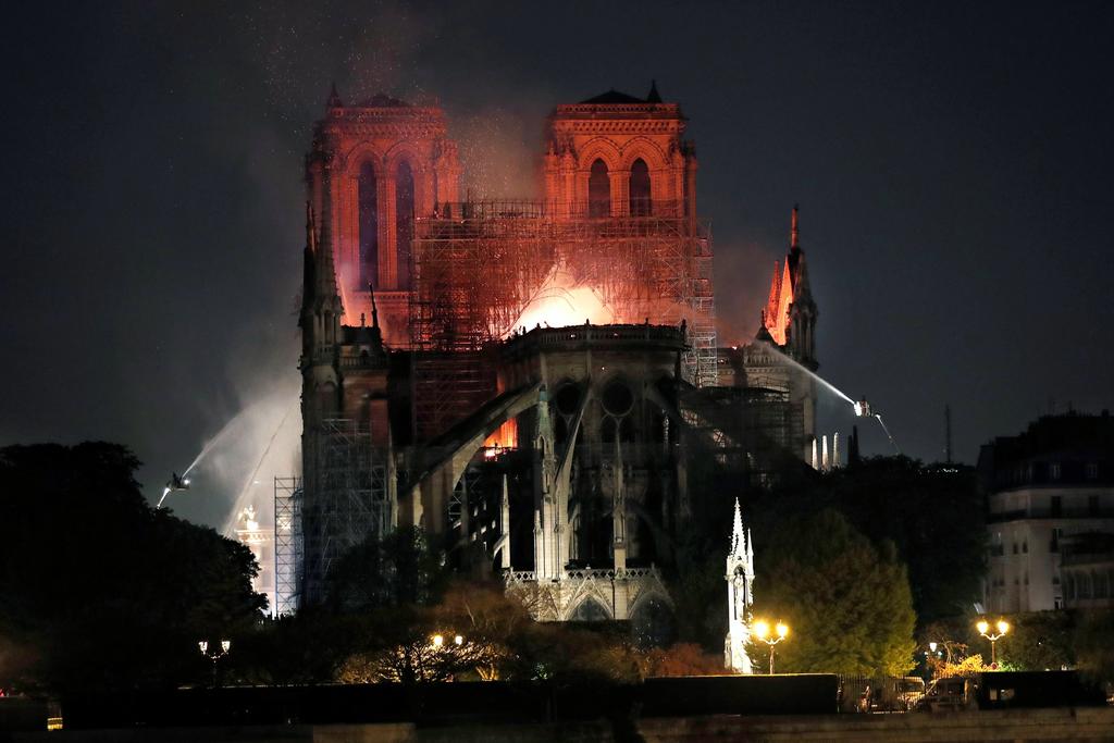 Iglesias cristianas en Tierra Santa rezan por Notre Dame