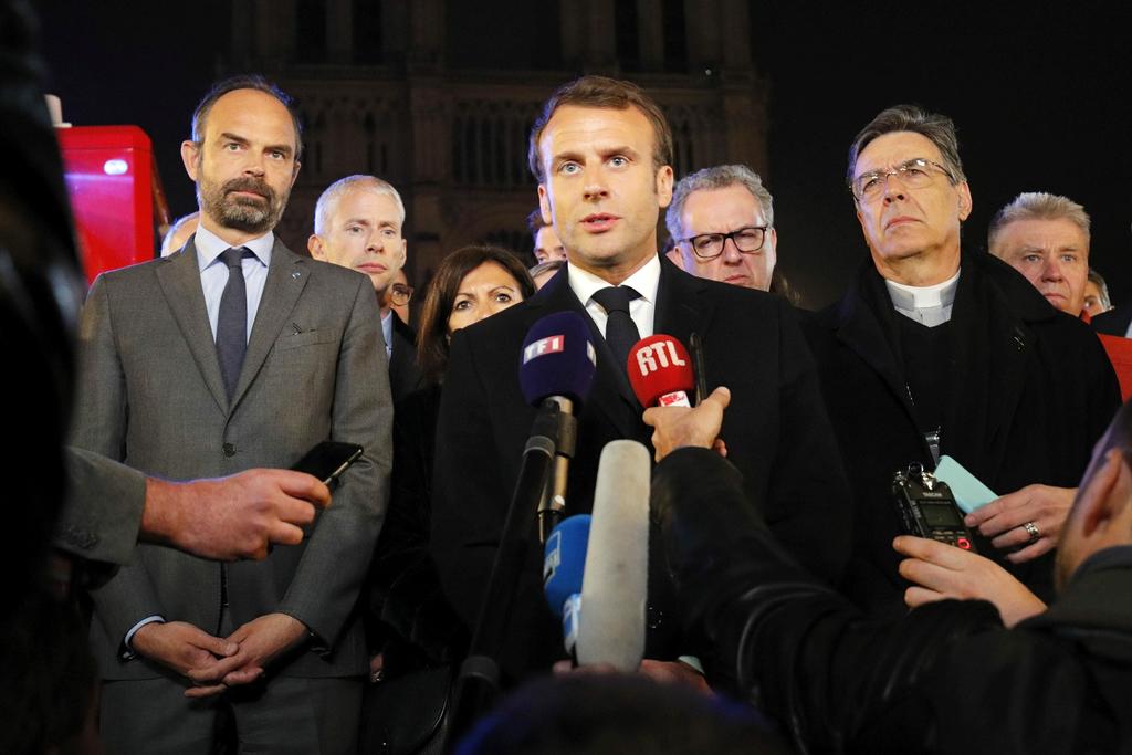 Macron promete reconstruir Notre Dame; 'se ha evitado lo peor'
