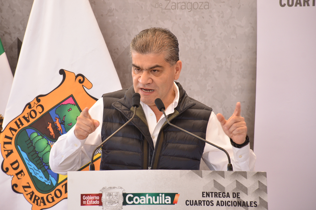 El gobernador, Miguel Ángel Riquelme, dio a conocer su postura ayer, en su visita a Torreón. (FERNANDO COMPEÁN) 